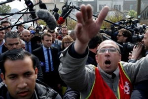 Αποδοκίμασαν τον Μακρόν σε εργοστάσιο στη βόρεια Γαλλία