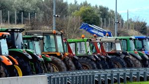 Αγροτικά μπλόκα: Κλιμάκωση κινητοποιήσεων και ανοιχτές διελεύσεις στα Θεοφάνια