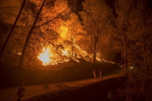 Καλιφόρνια: Πύρινη κόλαση απειλεί χιλιάδες σπίτια