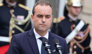 Πέφτει η κυβέρνηση στη Γαλλία: Παραιτήθηκε από πρωθυπουργός ο Σεμπαστιάν Λεκορνί