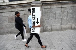Στις κάλπες οι Βρετανοί για κυβέρνηση Brexit και περισσότερης ασφάλειας