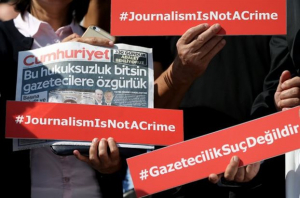 «Cumhuriyet» στα τουρκικά σημαίνει «Δημοκρατία»