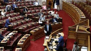 Ευτράπελα με άνοιγμα της κάλπης στην ψηφοφορία για την επέκταση κατηγορητηρίου Παπαγγελόπουλου