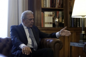 Αβραμόπουλος από Ουγγαρία: Βία και τείχη δεν σταματούν τους πρόσφυγες