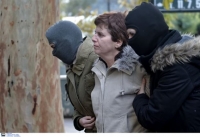 Στη ΓΑΔΑ η Πόλα Ρούπα προσπάθησε να «αρπάξει» όπλο αστυνομικού