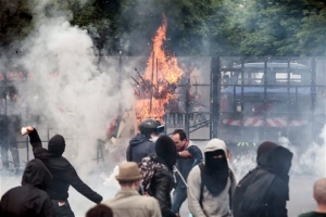 Γαλλία: Επεισόδια στο Παρίσι στο περιθώριο πορείας για τα εργασιακά