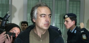 Αρνούνται να μπουν στα κελιά τους Κουφοντίνας και Γουρνάς