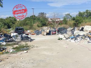 Θεσσαλονίκη: Παραμένει το πρόβλημα με την αυτοσχέδια χωματερή στην οδό Ρωξάνης – Βουνά σκουπιδιών και έντονη δυσοσμία λίγα μέτρα από το κέντρο της πόλης (ΒΙΝΤΕΟ &amp; ΦΩΤΟ)