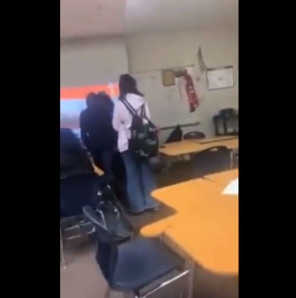 ΗΠΑ: Μαθητής ξυλοκόπησε καθηγητή μέσα στην τάξη (vid)