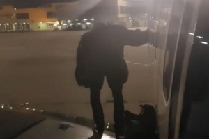 Αγανακτισμένος επιβάτης κάθισε στο... φτερό αεροσκάφους