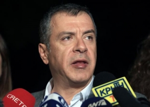 Θεοδωράκης: Τυχόν εκλογές «θα είναι η ταφόπλακα της οικονομίας»