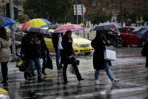 Βροχές και καταιγίδες σε όλη τη χώρα, χιόνια στα ορεινά