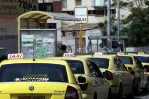 Χειροπέδες σε τρεις οδηγούς ταξί στην Αττική