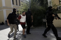 Τρία καλάσνικοφ σε αγροικία που έμενε ο Γ. Πετρακάκος