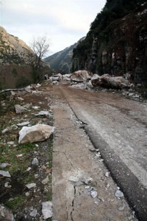 Στα δύο «κόπηκε» η Κέρκυρα από τις κατολισθήσεις