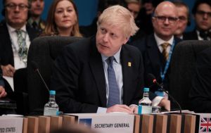 Βρετανία: Ο Μπόρις Τζόνσον κατηγορείται ότι πρότεινε τη διάσωση αδέσποτων και όχι ευάλωτων Αφγανών