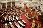 Στη Βουλή η δίμηνη παράταση του μνημονίου