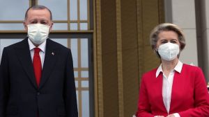 Επικοινωνία Φον Ντερ Λάιεν – Ερντογάν παραμονές της Συνόδου Κορυφής