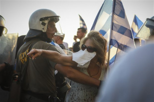 Θεσσαλονίκη: Ένταση στην πορεία διαμαρτυρίας για τη συμφωνία των Πρεσπών