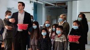 Επίσκεψη του Γιάννη Παπαγεωργίου στη Διαμαντίδειο Στέγη στην Πολίχνη