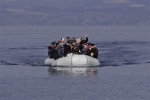 Hurriyet: Χιλιάδες περιμένουν να φτάσουν στα ελληνικά νησιά