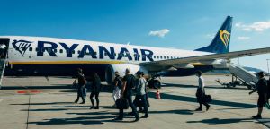 Θεσσαλονίκη: Αγώνας δρόμου για να μη φύγει η Ryanair – Νέες επαφές Αγγελούδη με Fraport, σύσκεψη φορέων