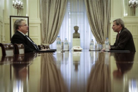 Χαν: Λύση στο «Μακεδονικό» τις επόμενες δύο εβδομάδες - Προανήγγειλε συμφωνία ο αρμόδιος Επίτροπος της ΕΕ