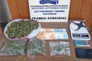 Αστυνομικοί της Παιονίας συνέλαβαν στη Θεσσαλονίκη άνδρα με ναρκωτικά και πολεμικό μαχαίρι