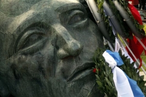 Ομιλίες στη Βουλή για την εξέγερση του Πολυτεχνείου (live)