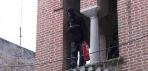 Θεσσαλονίκη: Ποινική δίωξη σε βαθμό πλημμελήματος για τους δύο παρκουρίστες του Αγίου Μηνά