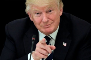Ο Τραμπ κατηγορεί τον πρώην διευθυντή του FBI ότι διέρρευσε πληροφορίες