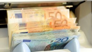 Αυξάνονται οι δικαιούχοι των 800 ευρώ με νέα τροπολογία - Ποιοι οι νέοι δικαιούχοι