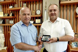 Τιμητική πλακέτα στον Δήμαρχο Κιλκίς από τον Διευθυντή των Ειδικών Δυνάμεων του ΓΕΣ