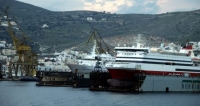 Σε απόγνωση οι εργαζόμενοι στα ναυπηγεία Σύρου
