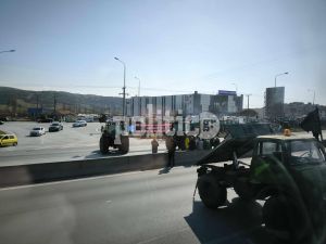 Θεσσαλονίκη: Μπλόκο των αγροτών στην έξοδο Δερβενίου – Έκλεισε ο δρόμος προς τον Λαγκαδά