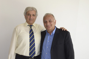 Οι Σατανάκης Απόστολος, Τσικουνδούρα Ευδοξία (Εύη), Κοκοβίδης Κυριάκος, Κονίδου Κωνσταντίνα με Παύλο Τονικίδη