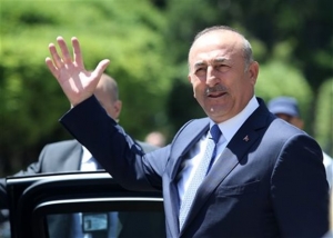 Τσαβούσογλου: Περιμένουμε να τηρήσει τον λόγο του ο Τραμπ για τον εξοπλισμό των Κούρδων