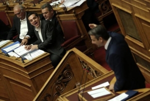 Αμυνα με... γενική σύγκρουση προωθεί το Μαξίμου