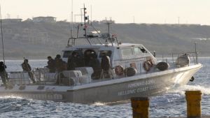 Περιπέτεια εν πλω το μεσημέρι της Τετάρτης για δώδεκα αλλοδαπούς