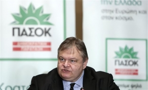 ΠαΣοΚ: Απραξία καταλογίζει στην κυβέρνηση για τη δράση των κουκουλοφόρων