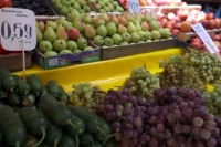 Δέσμευση οπωροκηπευτικών χωρίς σήμανση στον Πειραιά