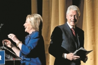 Παλιά έρευνα για τον Μπιλ Κλίντον από το FBI ενώ η Χίλαρι πιέζεται