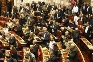 Το Μαξίμου ζυγίζει τις αντιδράσεις στον ΣΥΡΙΖΑ για τη συμφωνία πακέτο