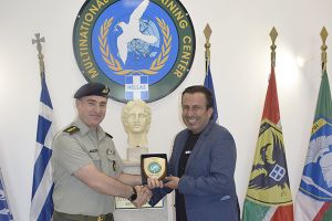 Ο Στέφανος Παραστατίδης επισκέφθηκε το Πολυεθνικό Κέντρο Εκπαίδευσης Επιχειρήσεων Υποστήριξης Ειρήνης (Π.Κ.Ε.Ε.Υ.Ε.)