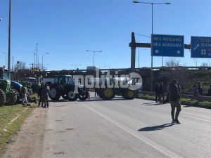 Θεσσαλονίκη: Αγρότες μπλόκαραν την Μουδανίων – Χάος στους δρόμους (pics &amp; vids)