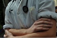 Μέχρι τον Σεπτέμβριο του 2016 παρατείνεται η θητεία των επικουρικών γιατρών