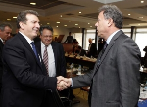 Διαψεύδουν τα περί προσχώρησης στη Νέα Δημοκρατία Χρυσοχοΐδης και Σγουρός