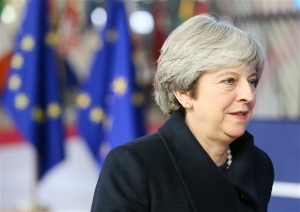 Μέι: Το Brexit δεν θα εκτροχιαστεί