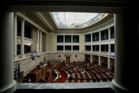 Το κοινωνικό μέρισμα στη Βουλή: Μητσοτάκης: Φτωχοποιήσατε τους πολίτες πανηγυρίζετε για το πλεόνασμα (Live)