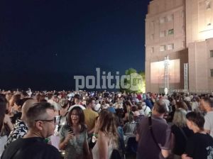 Θεσσαλονίκη: Σε ρυθμούς disco χόρεψαν στην υπαίθρια πλατεία του Μεγάρου Μουσικής (ΒΙΝΤΕΟ &amp; ΦΩΤΟ)